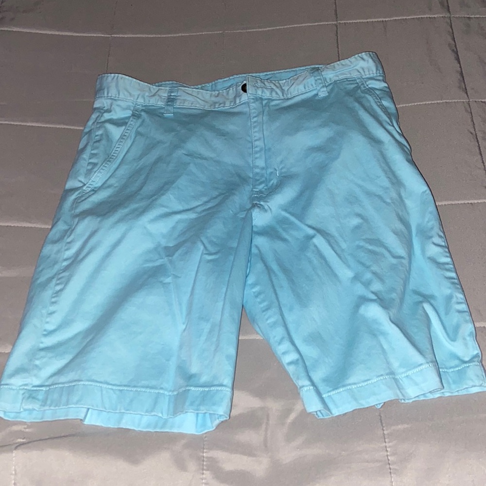 Mens 9in Inseam Sky Blue Khaki Shorts. 32 Waist